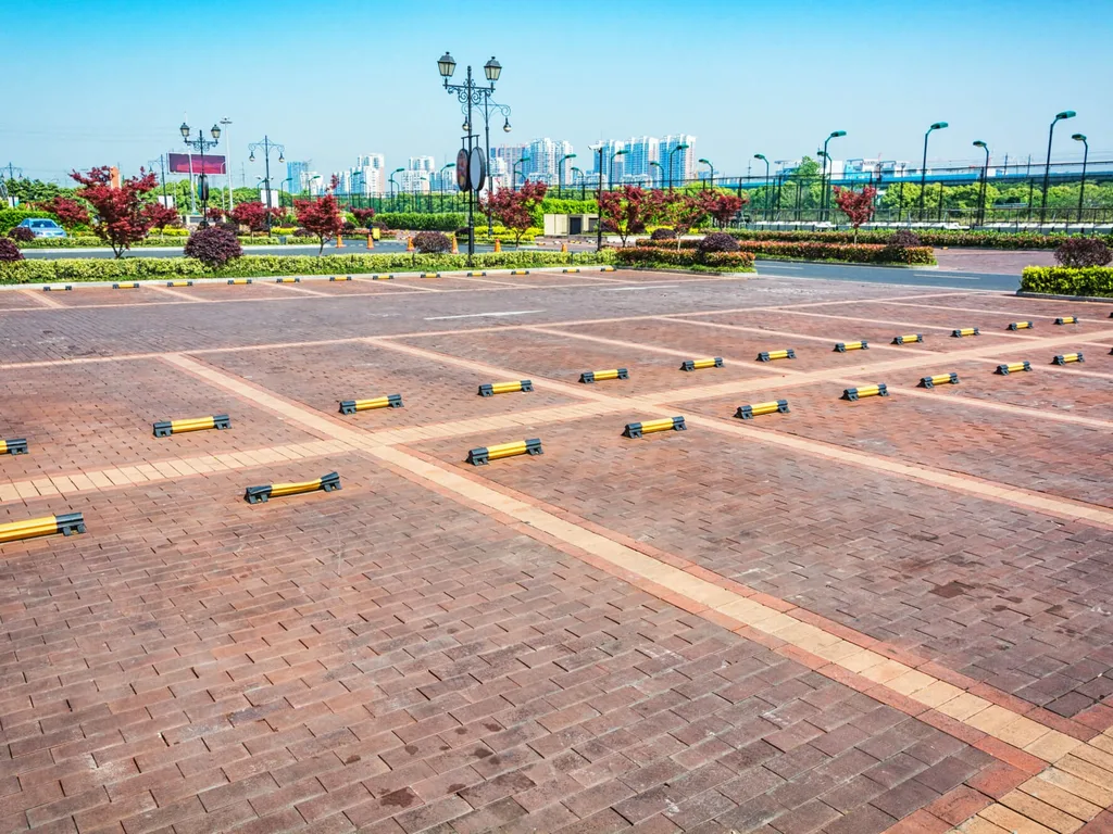مواقف مفتوحة بمصدات العجلات